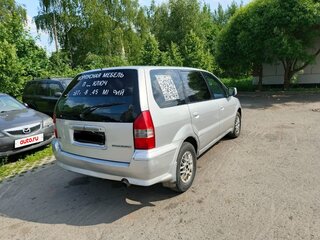 2001 Mitsubishi Space Wagon III, серебристый, 550000 рублей, вид 4