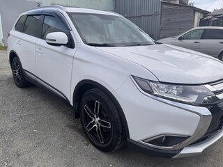 2016 Mitsubishi Outlander III Рестайлинг 2, белый, 1850000 рублей, вид 2