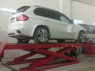 2009 BMW X5 30d II (E70), белый, 2400000 рублей, вид 4