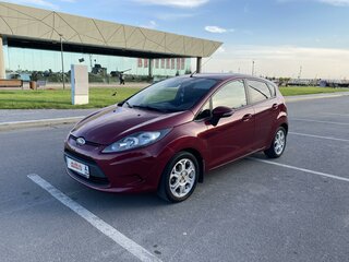 2009 Ford Fiesta Mk6, красный, 850000 рублей, вид 1