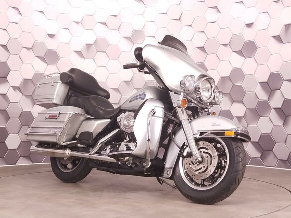 2006 Harley-Davidson Electra Glide, серебристый, 699000 рублей