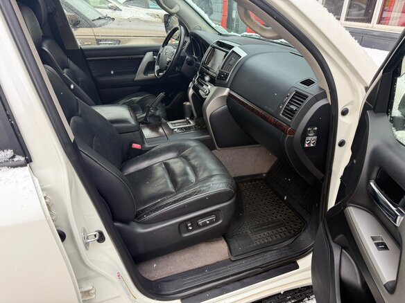 2012 Toyota Land Cruiser 200 Series Рестайлинг 1, белый, 3599000 рублей - вид 11