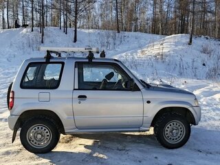2010 Mitsubishi Pajero Mini II, серебристый, 750000 рублей, вид 2