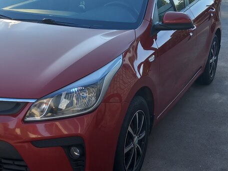 2017 Kia Rio IV, красный, 1180000 рублей, вид 1