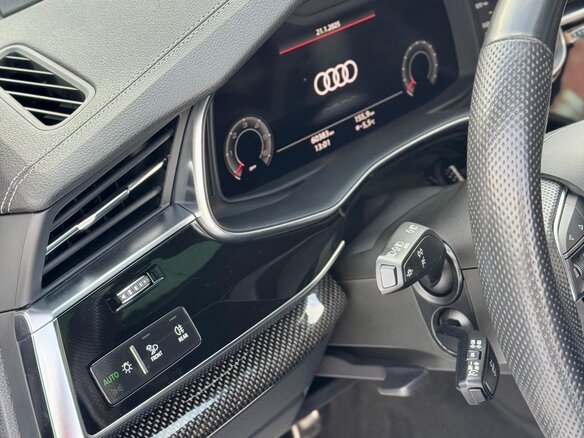 2022 Audi Q8 50 TDI I (4M), серый, 10590000 рублей - вид 16