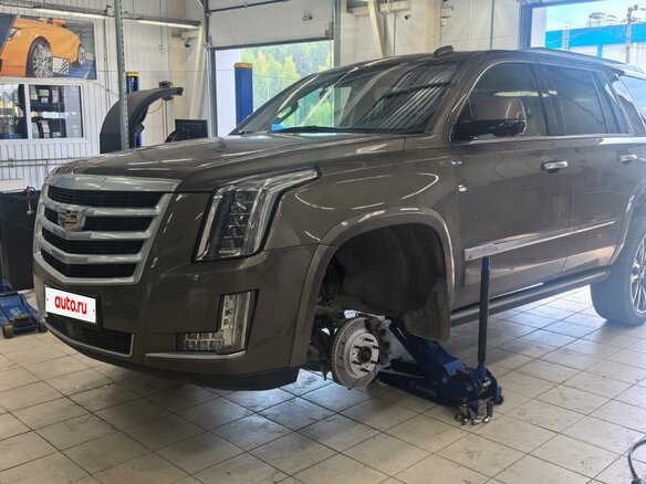 2016 Cadillac Escalade IV, коричневый, 4500000 рублей - вид 3