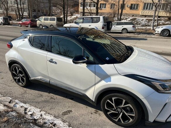 2020 Toyota C-HR I Рестайлинг, белый, 2500000 рублей - вид 10