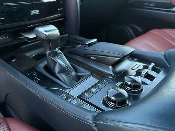 2018 Lexus LX 570 III Рестайлинг 2, белый, 9800000 рублей - вид 13