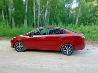 2013 Kia Rio III, красный, 655000 рублей, вид 3