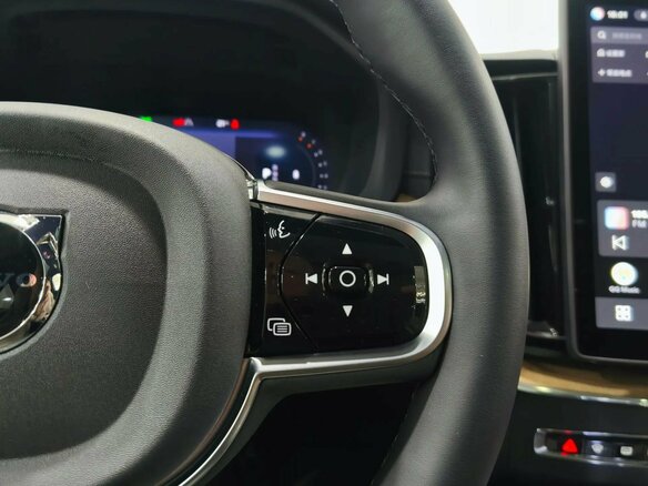 2025 Volvo XC60 II Рестайлинг 2, красный, 6290000 рублей - вид 16