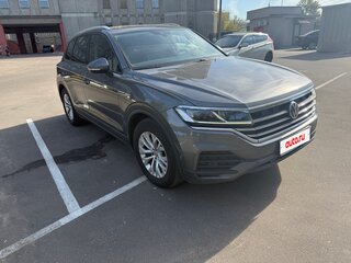 2019 Volkswagen Touareg III, серый, 3300000 рублей, вид 2