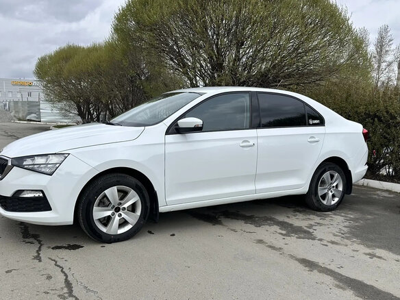 2021 Skoda Rapid II, белый, 1400000 рублей - вид 2