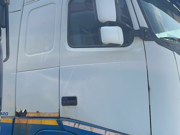 2003 Volvo FH, белый, 863835 рублей - вид 1