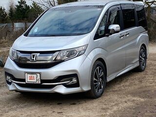 2017 Honda Stepwgn Spada V, серебристый, 2300000 рублей, вид 2