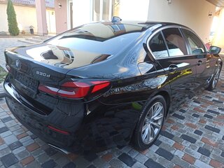 2020 BMW 5 серии 530d VII (G30/G31/G38) Рестайлинг, чёрный, 3706095 рублей, вид 3