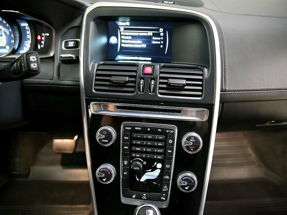 2016 Volvo XC60 I Рестайлинг, чёрный - вид 17