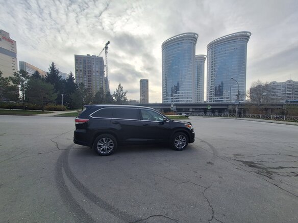 2015 Toyota Highlander III (XU50), чёрный, 3900000 рублей - вид 2