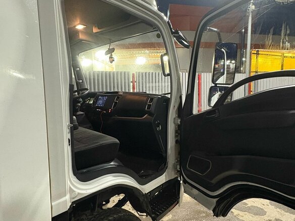 2023 Isuzu Elf (N-series), белый, 5000000 рублей - вид 8