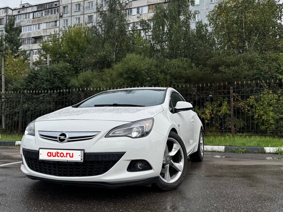 2013 Opel Astra GTC J Рестайлинг, белый, 1200000 рублей - вид 3