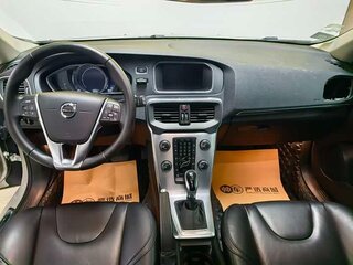 2017 Volvo V40 II Рестайлинг, бежевый, 1360000 рублей, вид 5