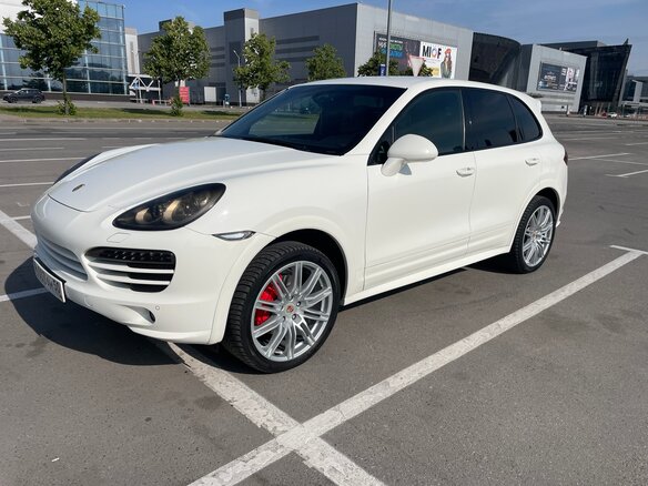 2011 Porsche Cayenne II (958), белый, 2200000 рублей