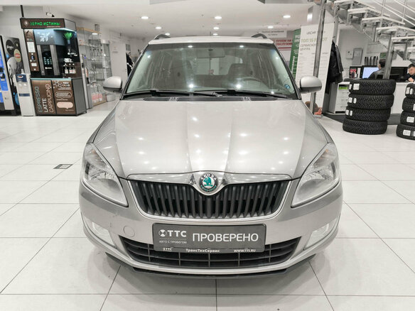 2012 Skoda Fabia II Рестайлинг, серый, 580000 рублей - вид 1