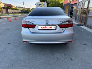2015 Toyota Camry VII (XV50) Рестайлинг, серебристый, 2100000 рублей, вид 5