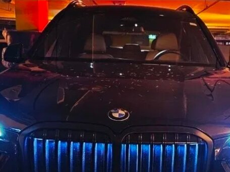 2022 BMW X7 40i I (G07) Рестайлинг, чёрный, 9100000 рублей, вид 4