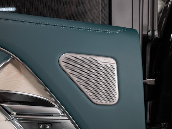 2025 Land Rover Range Rover P615 MHEV Long V, чёрный - вид 23