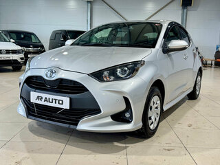 2020 Toyota Yaris IV, серый, 1299000 рублей, вид 2