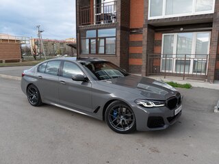 2021 BMW 5 серии 520i VII (G30/G31/G38) Рестайлинг, серый, 5190000 рублей, вид 3