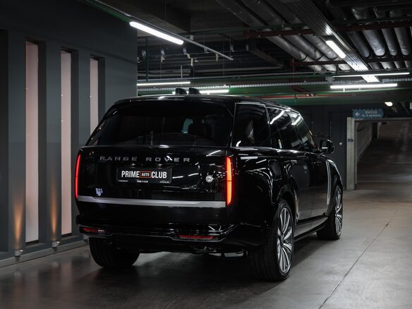 2025 Land Rover Range Rover P615 MHEV Long V, чёрный - вид 3