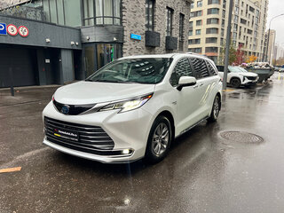 2022 Toyota Sienna IV, белый, 6100000 рублей, вид 2