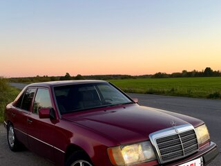 1993 Mercedes-Benz W124 300, красный, 400000 рублей, вид 5