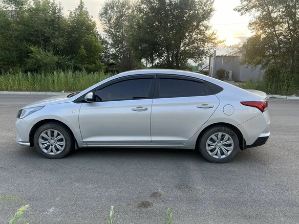 2021 Hyundai Solaris II Рестайлинг, серебристый, 1437000 рублей - вид 15