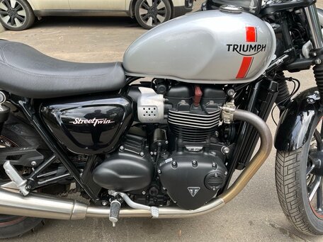 2017 Triumph Street Twin, серебристый, 888888 рублей, вид 3