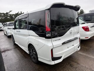 2017 Honda Stepwgn Spada V, белый, 1380000 рублей, вид 4