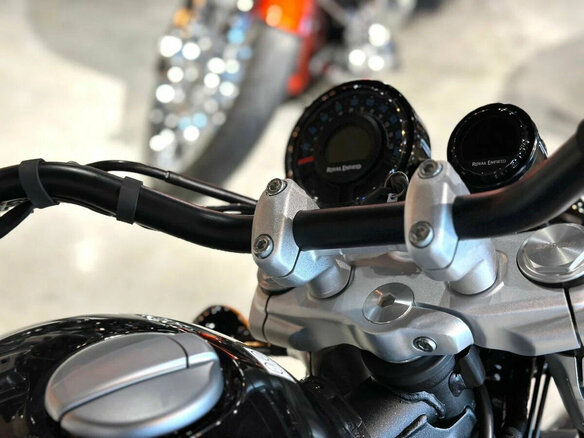 2026 Royal Enfield Super Meteor, зелёный, 773000 рублей - вид 19