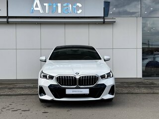 2025 BMW 5 серии 520i VIII (G60/G61/G68), белый, 7890000 рублей, вид 3