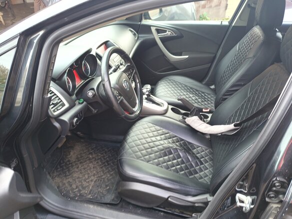 2011 Opel Astra J, чёрный, 355500 рублей - вид 4