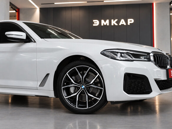 2022 BMW 5 серии Long 530Li VII (G30/G31/G38) Рестайлинг, белый, 4840000 рублей - вид 6