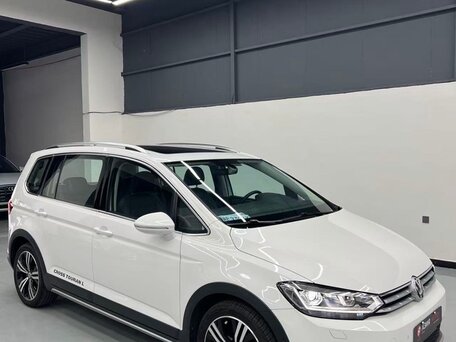 2020 Volkswagen Touran Cross L II, белый, 1900000 рублей, вид 3