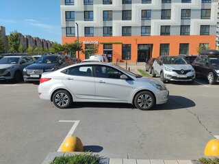 2016 Hyundai Solaris I Рестайлинг, серебристый, 770000 рублей, вид 3