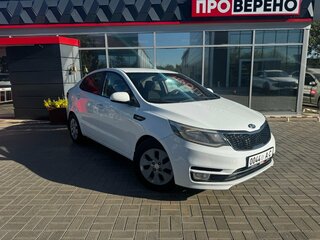 2015 Kia Rio III Рестайлинг, белый, 949900 рублей, вид 1