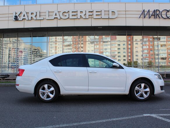 2015 Skoda Octavia III (A7), белый, 1150000 рублей - вид 2