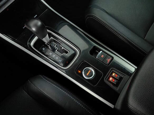 2018 Mitsubishi Outlander III Рестайлинг 2, серебристый, 1848000 рублей - вид 18