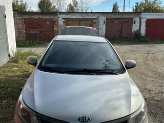 2017 Kia Rio III Рестайлинг, серебристый, 1170000 рублей, вид 1