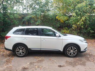 2018 Mitsubishi Outlander III Рестайлинг 2, белый, 2250000 рублей, вид 4