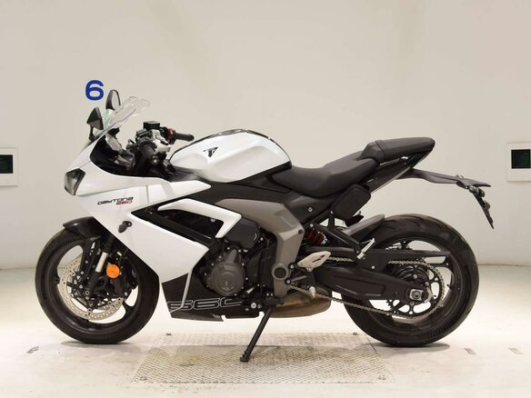 2024 Triumph Daytona 660, белый, 899000 рублей