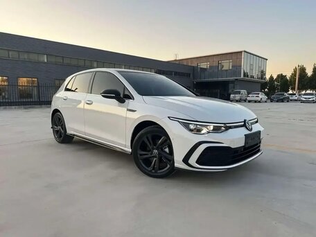 2023 Volkswagen Golf VIII, белый, 1910000 рублей, вид 2